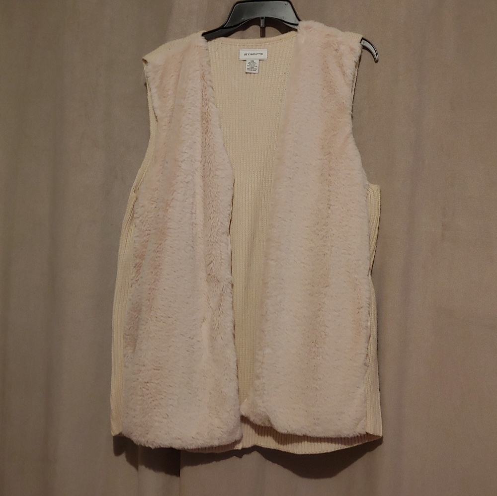 Sleveless fur coat